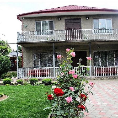 Hotel Oniks Kutaisi Esterno foto