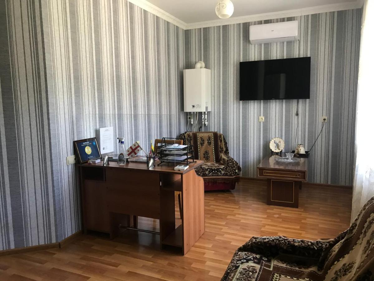 Hotel Oniks Kutaisi Esterno foto