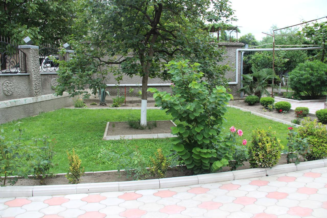 Hotel Oniks Kutaisi Esterno foto